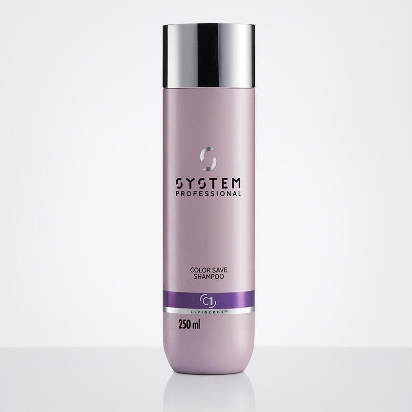 Évitez la perte d'éclat de votre couleur avec le shampooing Color Save Shampoo de System Professional. Le shampooing prolonge l'éclat de votre couleur et protège également la kératine du cheveu coloré en réduisant les radicaux libres présents dans l'eau. Le Color Save Shampoo permet de prévenir plus longtemps l'affadissement et les changements de couleur. Shampooing protecteur d'éclat pour cheveux colorés Shampooing pour cheveux colorés Le complexe Microlight 3D protège la kératine du cheveu et prolonge l'éclat de la couleur Avec le complexe EnergyCode pour des cheveux toniques et en bonne santé